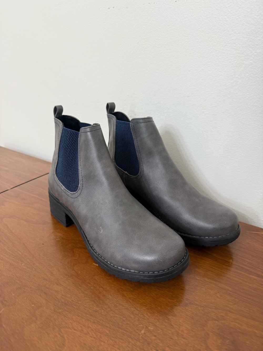 {9.5} Eastland Gray Chelsea Ankle Boots with Navy Elastic